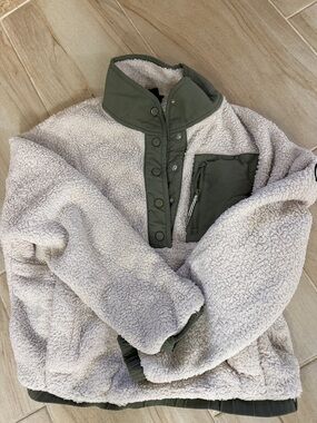 Vuori Cream Sherpa Pullover with Olive Accents